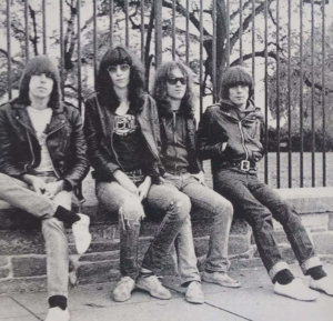 ラモーンズ(Ramones)のおすすめ名盤アルバム、名曲を紹介！ 【ロック解説】 | ロック名盤のすすめ